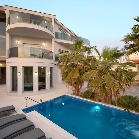 Вілла Beachfront Sevid With Heated Pool And Jacuzzi Zaglavice
