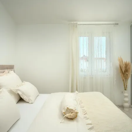 Вілла Beachfront Sevid With Heated Pool And Jacuzzi *