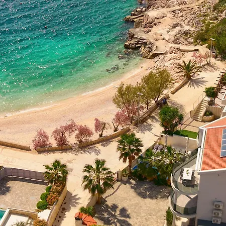 Beachfront Sevid With Heated Pool And Jacuzzi Вілла
