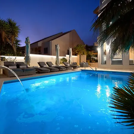 Вілла Beachfront Sevid With Heated Pool And Jacuzzi Zaglavice