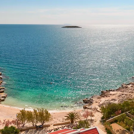 Beachfront Sevid With Heated Pool And Jacuzzi Вілла *