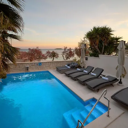 Beachfront Sevid With Heated Pool And Jacuzzi Вілла Zaglavice