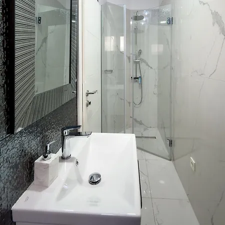 Beachfront Sevid With Heated Pool And Jacuzzi Вілла