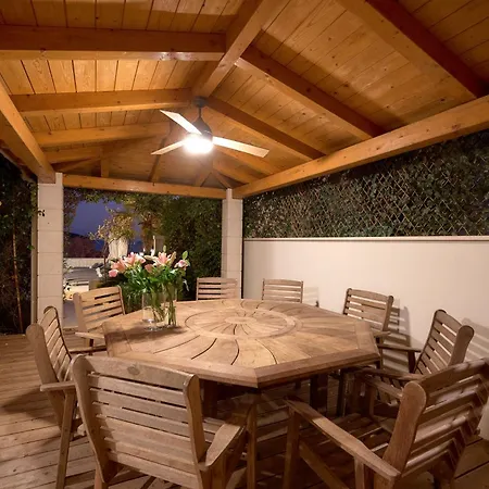 Beachfront Sevid With Heated Pool And Jacuzzi Вілла *