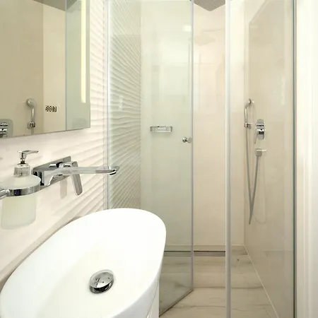 Beachfront Sevid With Heated Pool And Jacuzzi Вілла