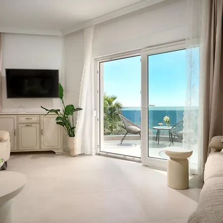 Вілла Beachfront Sevid With Heated Pool And Jacuzzi Zaglavice