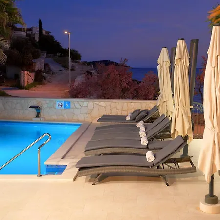 Вілла Beachfront Sevid With Heated Pool And Jacuzzi *