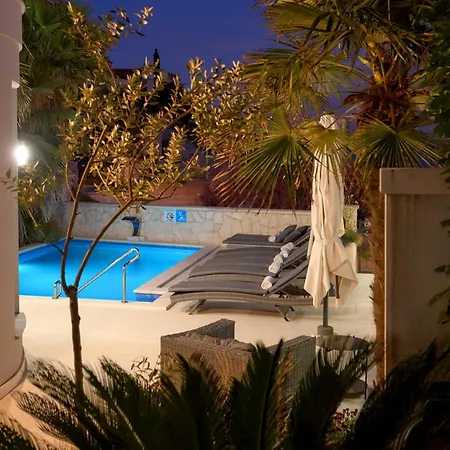 Вілла Beachfront Sevid With Heated Pool And Jacuzzi