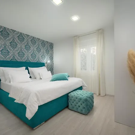 Beachfront Sevid With Heated Pool And Jacuzzi Вілла Zaglavice