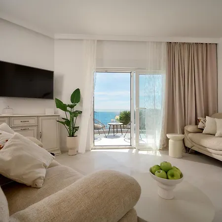 Beachfront Sevid With Heated Pool And Jacuzzi Вілла *