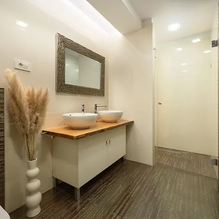Вілла Beachfront Sevid With Heated Pool And Jacuzzi