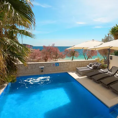 Вілла Beachfront Sevid With Heated Pool And Jacuzzi Zaglavice