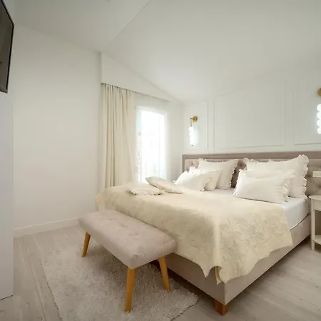 Beachfront Sevid With Heated Pool And Jacuzzi Вілла Zaglavice