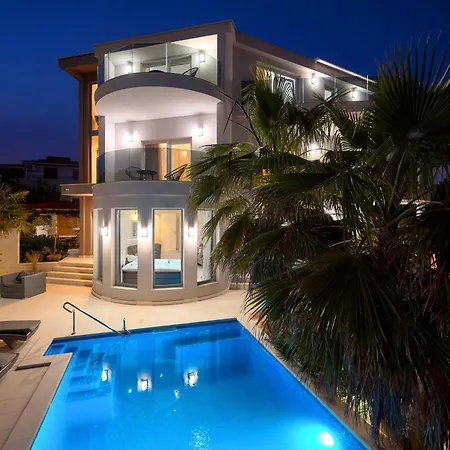 Вілла Beachfront Sevid With Heated Pool And Jacuzzi *