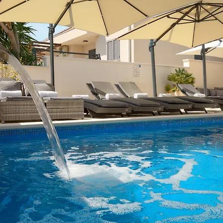 Вілла Beachfront Sevid With Heated Pool And Jacuzzi *